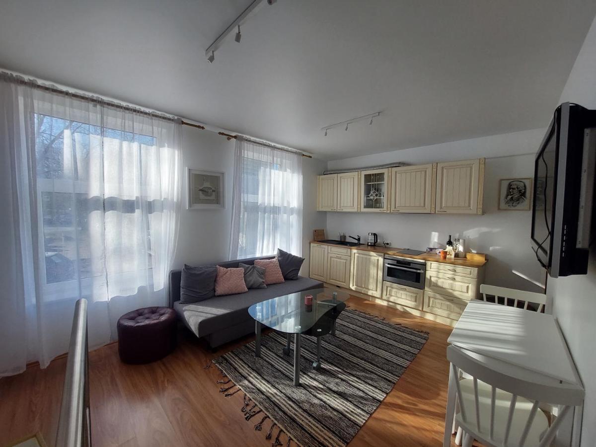 Kesklinna Peatuspaik Talin Exterior foto