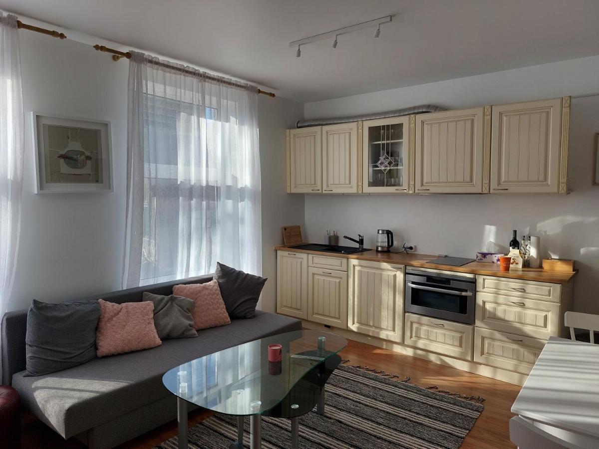 Kesklinna Peatuspaik Talin Exterior foto